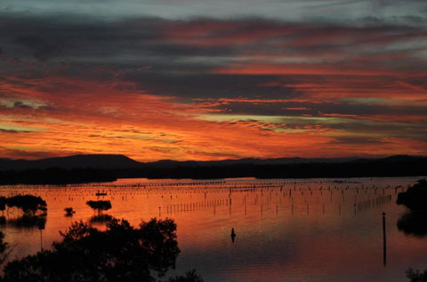 CHILL OUT LAKESIDE At FORSTER - Sydneys Hotel 6
