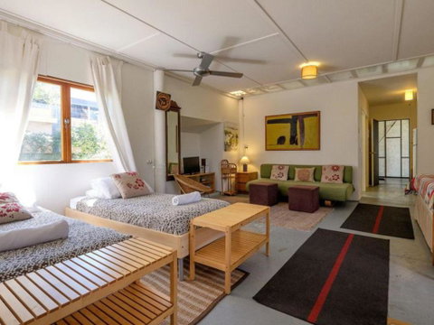 Eddies Place - Sydneys Hotel 1
