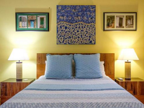 Five Bimba (Tractor House) - Sydneys Hotel 6