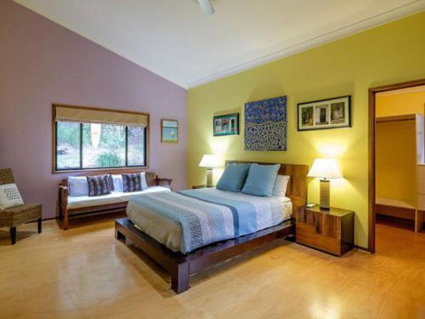 Five Bimba (Tractor House) - Sydneys Hotel 3