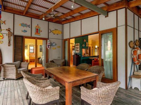 Five Bimba (Tractor House) - Sydneys Hotel 1