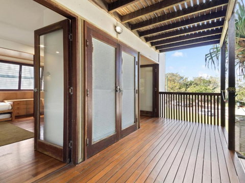 Laguna House - Sydneys Hotel 3