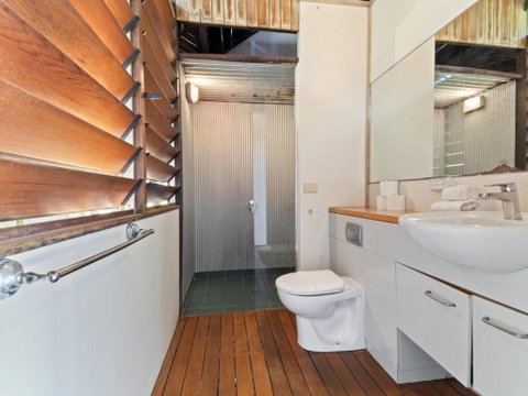 Laguna House - Sydneys Hotel 4