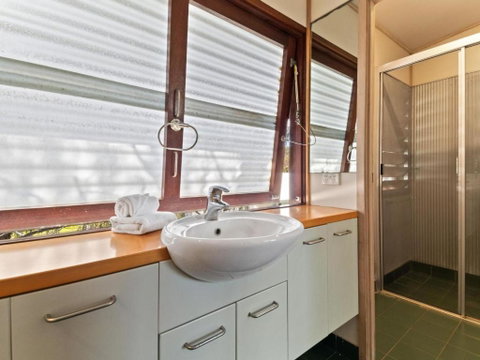 Laguna House - Sydneys Hotel 1