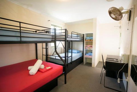 Manta Lodge YHA & Scuba Centre - Sydneys Hotel 3
