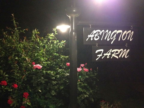 Abington Farm - Sydneys Hotel 4