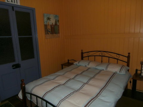 Mango Tourist Hostel - Sydneys Hotel 5