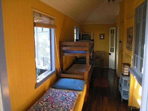 Mango Tourist Hostel - Sydneys Hotel 4