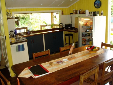 Mango Tourist Hostel - Sydneys Hotel 6