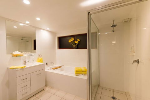 Garasu Lodge - Sydneys Hotel 5