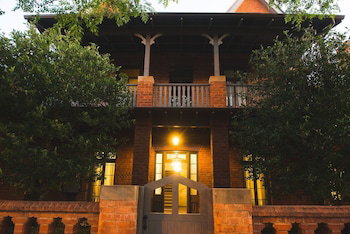 The Houston - Sydneys Hotel 4