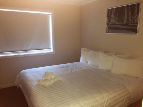 Jasper 4 - Sydneys Hotel 2