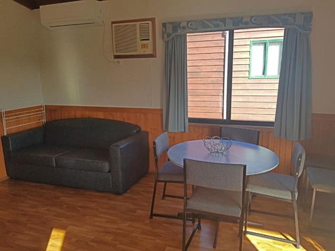 Riverglen Holiday Park - Sydneys Hotel 6