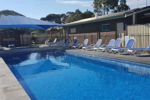 Riverglen Holiday Park - Sydneys Hotel 1