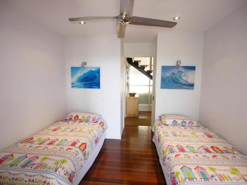 Sandbar - Sydneys Hotel 1