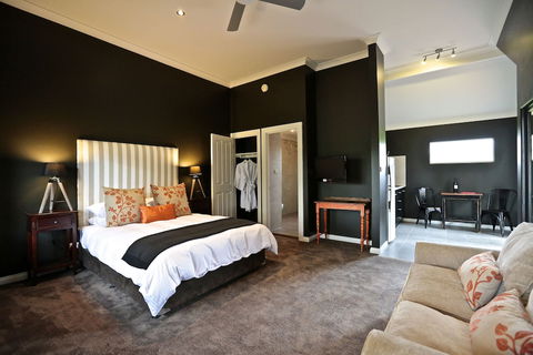 One Paddock Currency Creek Winery Villas - Sydneys Hotel 3