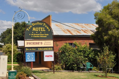 Ten Dollar Town Motel - Sydneys Hotel 1