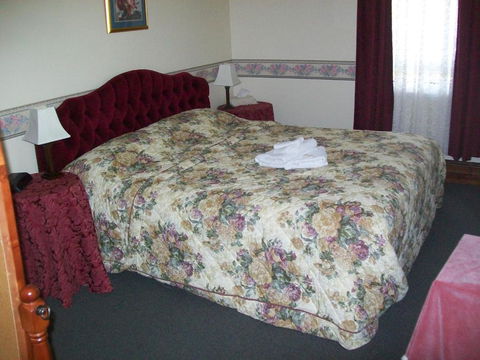 Benambra Bed & Breakfast - Sydneys Hotel 2