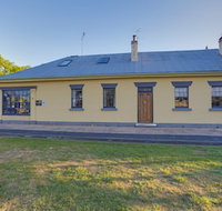 White's Corner - Sydneys Hotel