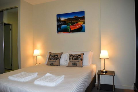 Melbourne SkyHigh Apartments - Sydneys Hotel 4