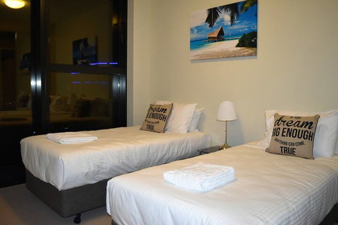 Melbourne SkyHigh Apartments - Sydneys Hotel 3