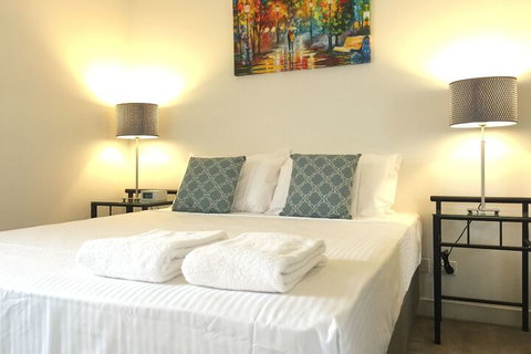 Melbourne SkyHigh Apartments - Sydneys Hotel 7