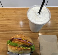 Between 2 Buns - Sydneys Hotel