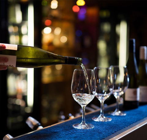 Cafe Amphora - Sydneys Hotel 11