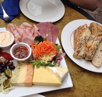 Taste of the Country - Sydneys Hotel