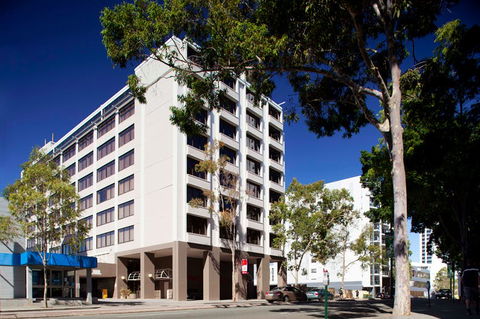 Mezethes Greek Taverna - Sydneys Hotel 0