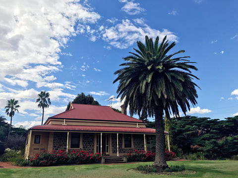 Schubert Estate - Sydneys Hotel 1