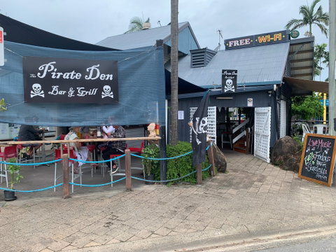 The Pirate Den Bar And Grill - Sydneys Hotel 1