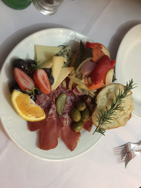 Anna's Restaurant - Sydneys Hotel 4