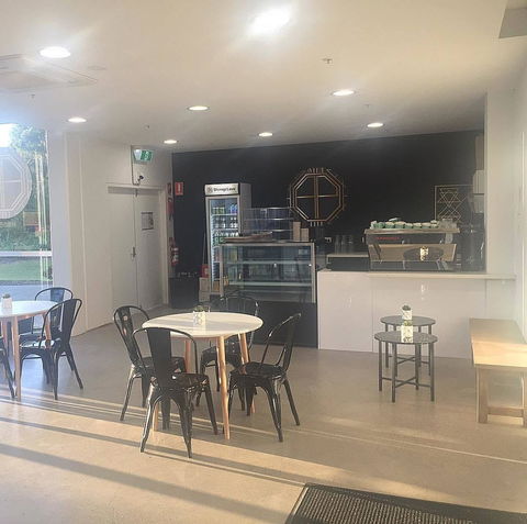 Avenue Perk - Sydneys Hotel 0