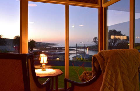 The Ocean Lounge - Sydneys Hotel 0