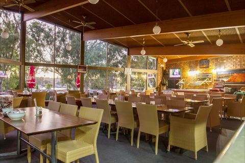 Cafe Mannum - Mannum Motel Complex - Sydneys Hotel 1