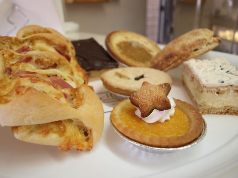 AJ's Hotbake - Sydneys Hotel 0