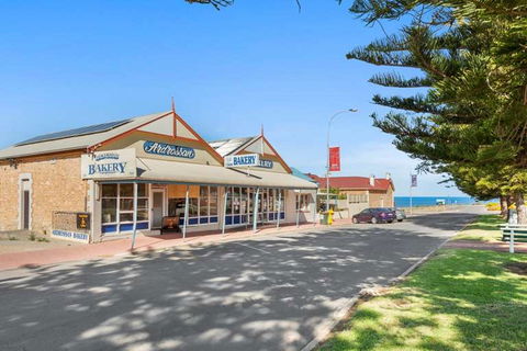 Ardrossan Bakery - Sydneys Hotel 0