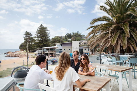 Avoca Surf House - Sydneys Hotel 1