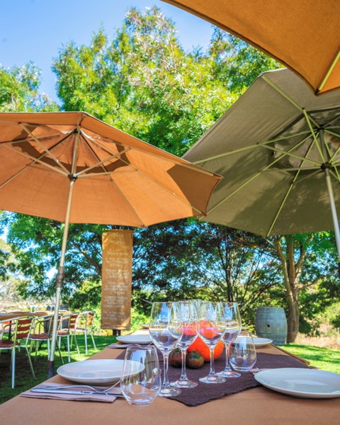 NGERINGA - Sydneys Hotel 0
