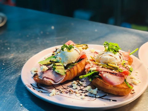 Dockside Cafe - Sydneys Hotel 0
