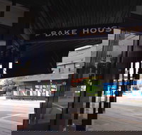 Ionsky's Bake House - Sydneys Hotel