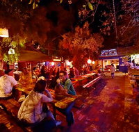 Montes Lounge - Sydneys Hotel