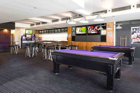 The Carine Glades Tavern - Sydneys Hotel 0