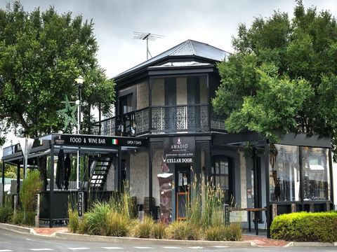 Amadio Wines Kangaroo Island Cellar Door - Sydneys Hotel 0