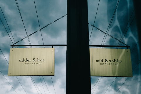 Udder & Hoe - Sydneys Hotel 0