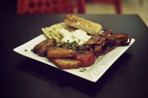 Vee's Cafe - Sydneys Hotel 0