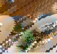 Chain of Fools - Sydneys Hotel