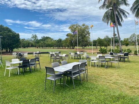 Palmerston Golf And Country Club - Sydneys Hotel 2