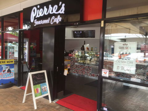 Pierre's Gourmet Cafe - Cleveland - Sydneys Hotel 0